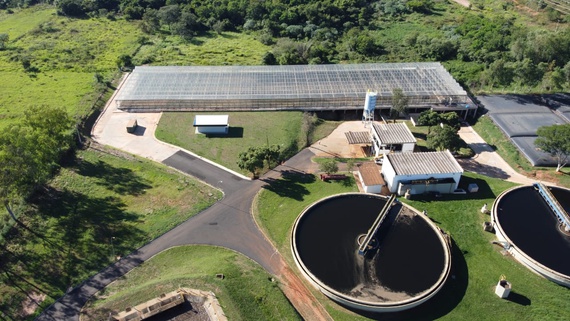 Secador solar de lodo, inaugurado pela GS Inima SAMAR, é inovação tecnológica que beneficia o meio ambiente