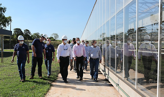 Prefeito visita secador de lodo e obras da ETA 4  da GS Inima SAMAR