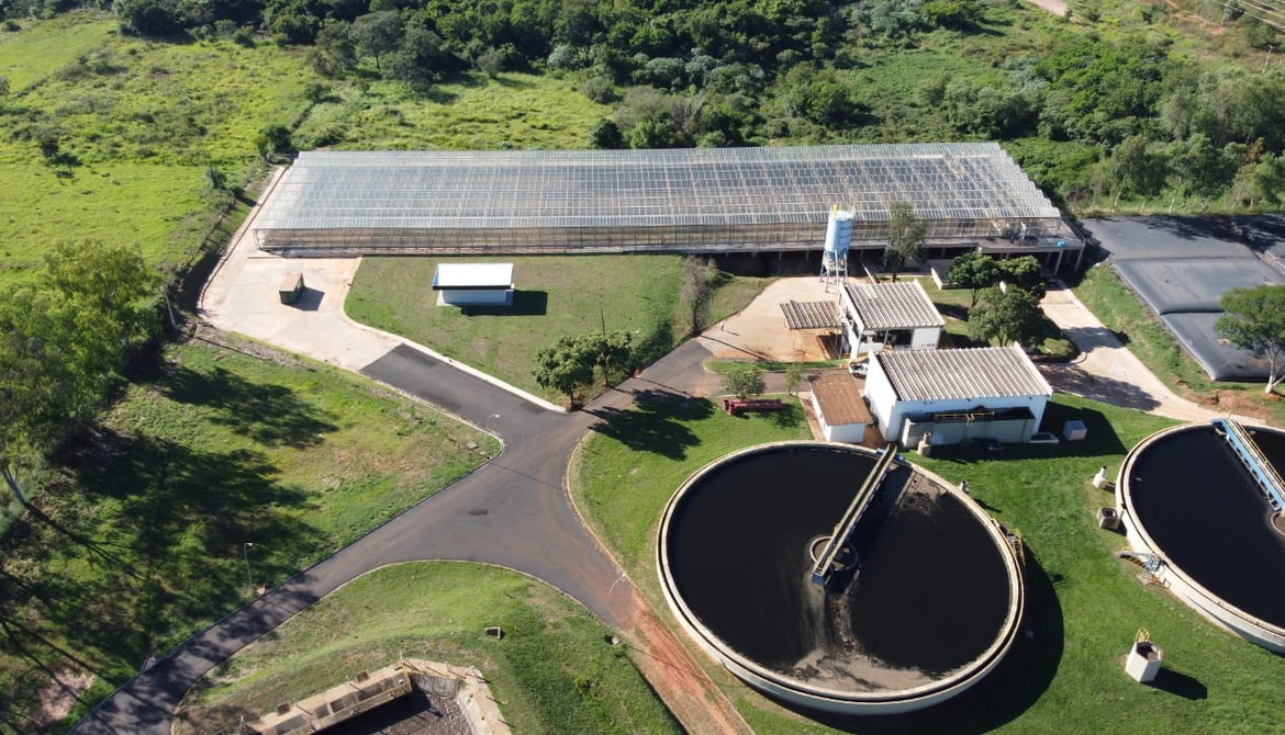 Secador solar de lodo, inaugurado pela GS Inima SAMAR, é inovação tecnológica que beneficia o meio ambiente