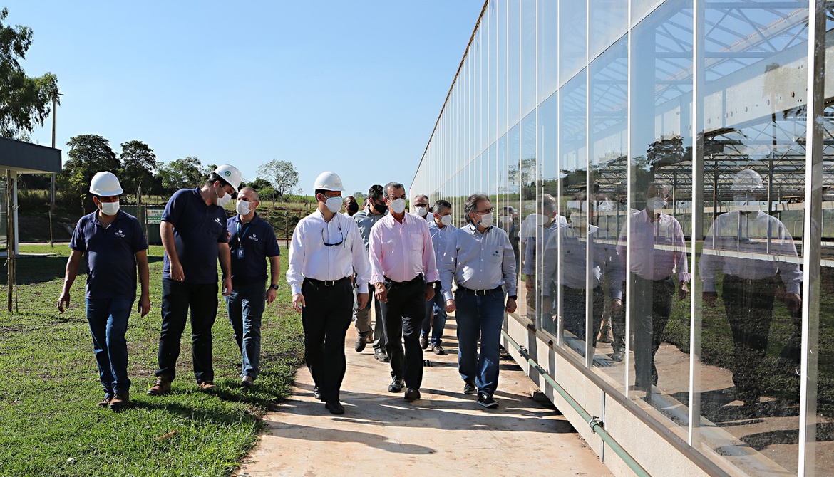 Prefeito visita secador de lodo e obras da ETA 4 da GS Inima SAMAR