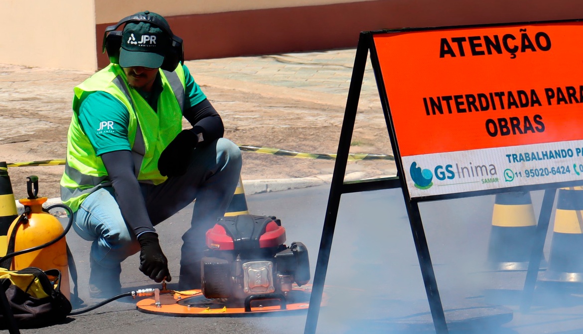 Teste de fumaça aponta mais de 70 residências com ligações irregulares de esgoto