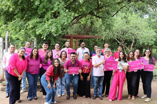 Colaboradores da GS Inima SAMAR se vestem de rosa em apoio a campanha