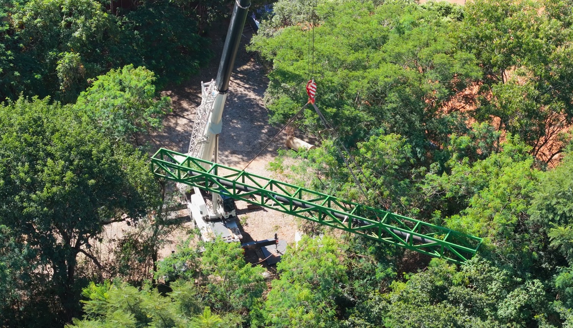 GS Inima SAMAR instalou nesta segunda-feira (11/05) estrutura para a travessia de adutora sobre o Córrego Machadinho